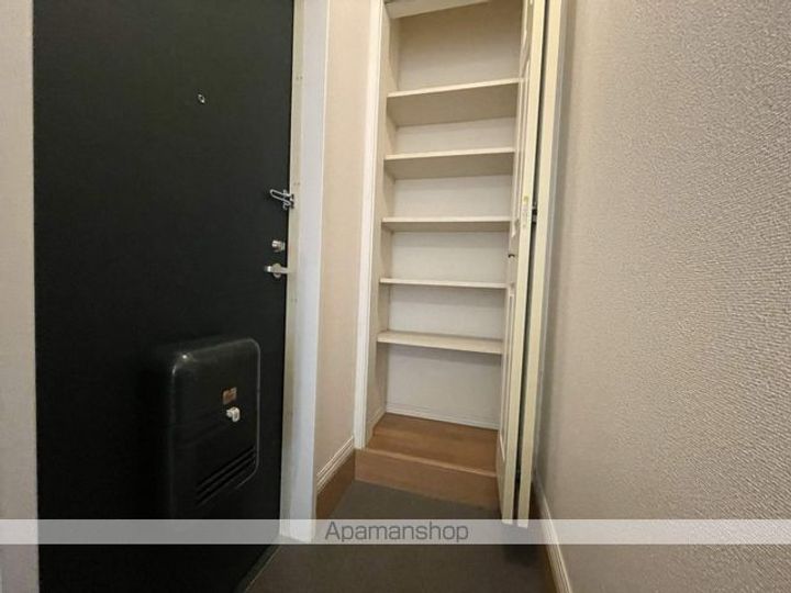 滋賀県甲賀市水口町北泉2丁目の賃貸アパートの玄関