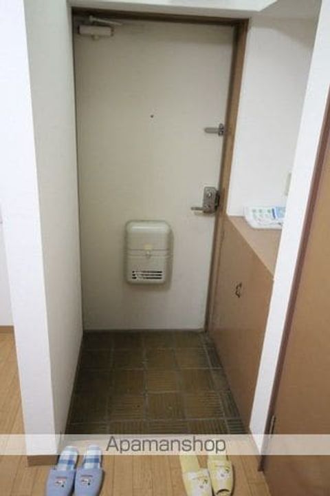 マンション華の玄関