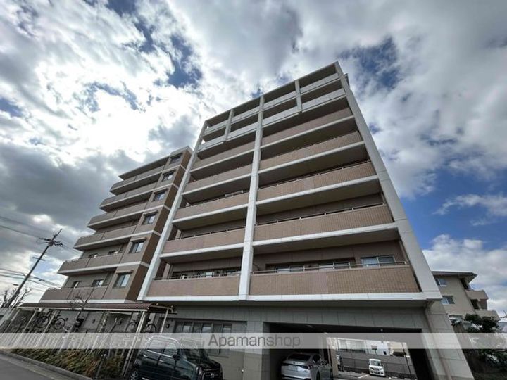 滋賀県近江八幡市西本郷町西の賃貸マンションの外観