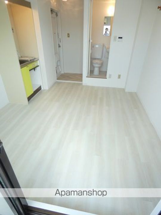 リベラル大宮102の居間