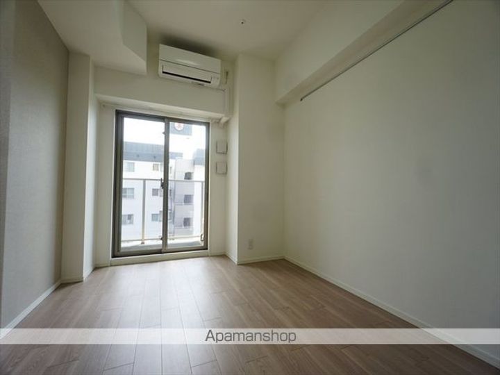 メイクス上前津Ⅲ503号室の居間