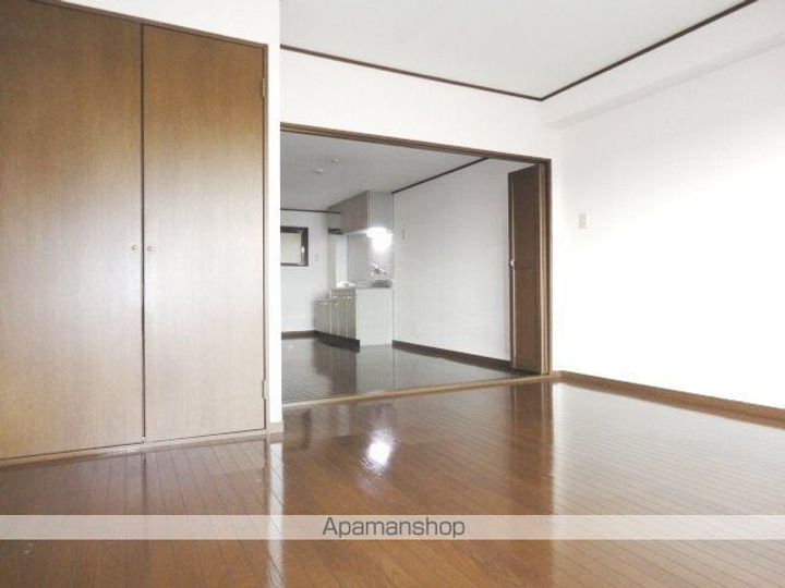 クラウンII津福の居間