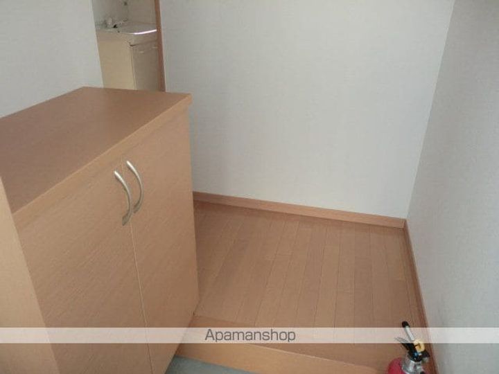 ファンシー中里C棟102の玄関