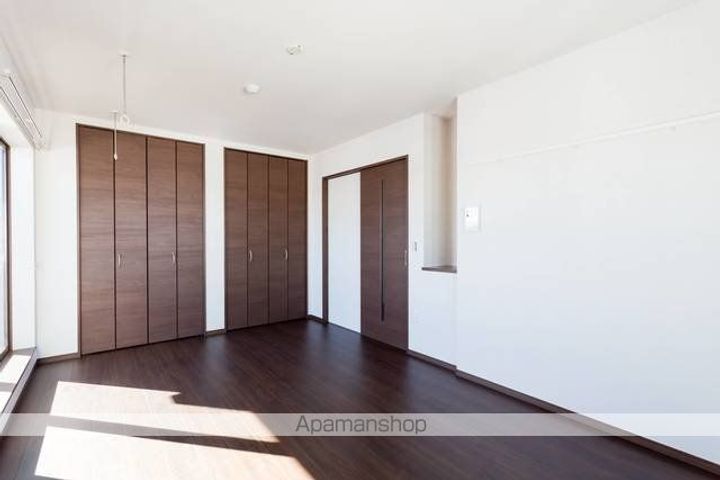 東京都中野区白鷺3丁目の賃貸マンションの居間