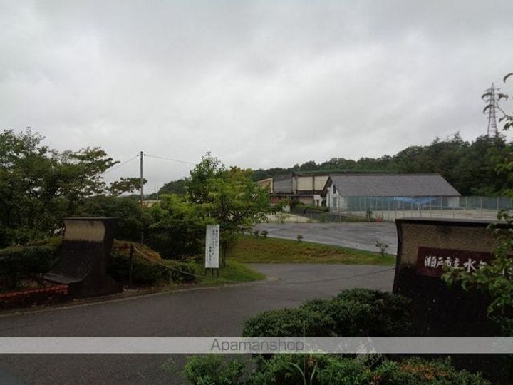 サープラスヤマダの周辺