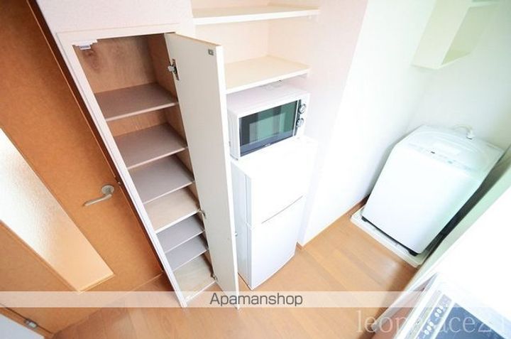 レオパレスヴィラ一ツ橋の玄関