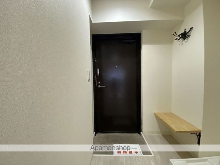 アソルティ東二番丁レジデンスの玄関