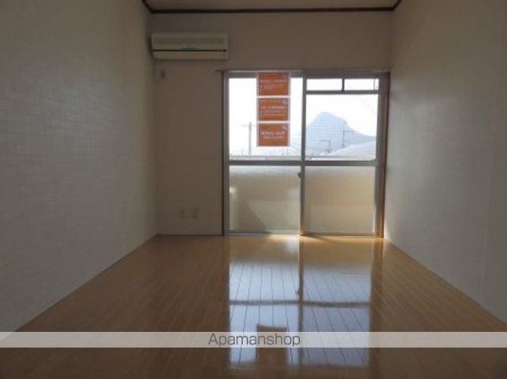 ピュアハイツ生野の居間