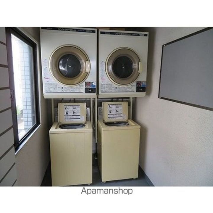 東京都渋谷区本町1丁目の賃貸マンションの外観