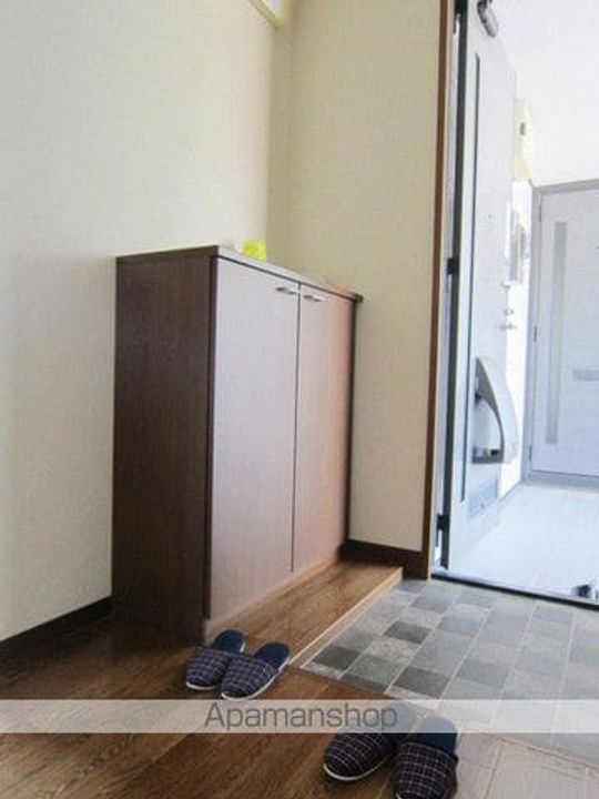 ディアスあらいA棟の玄関