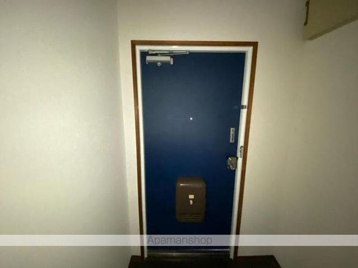 香川県高松市茜町の賃貸マンションの玄関