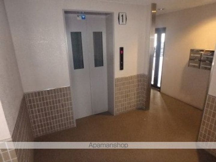 ロイヤルパレス上所201の外観