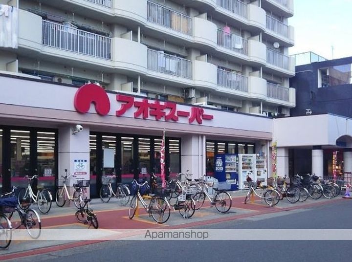 クイーンズ・スクエアの周辺