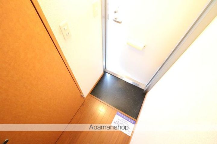 レオパレスフリーデの玄関