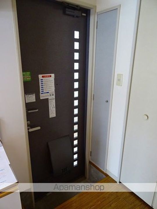 ハピネス西宮城野の玄関