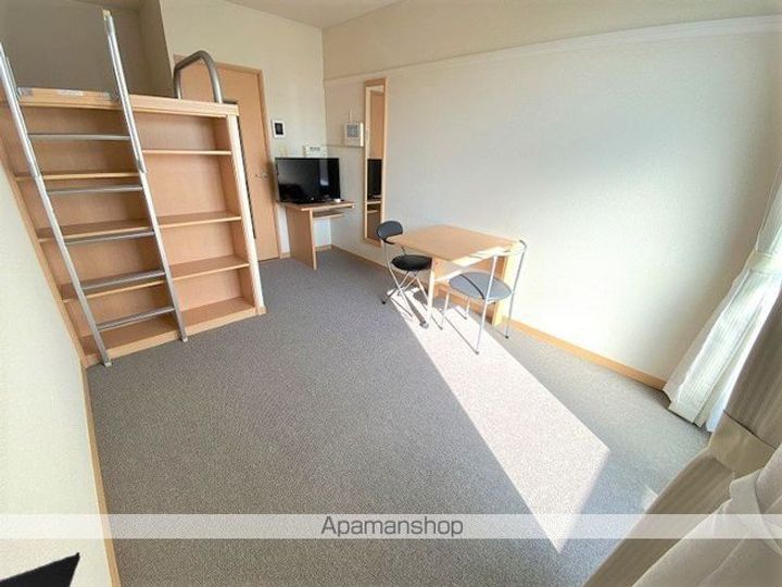 レオパレスグローリー207の居間