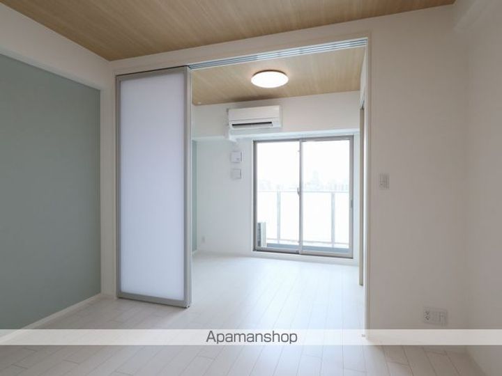 愛知県名古屋市中区伊勢山2丁目の賃貸マンションの居間