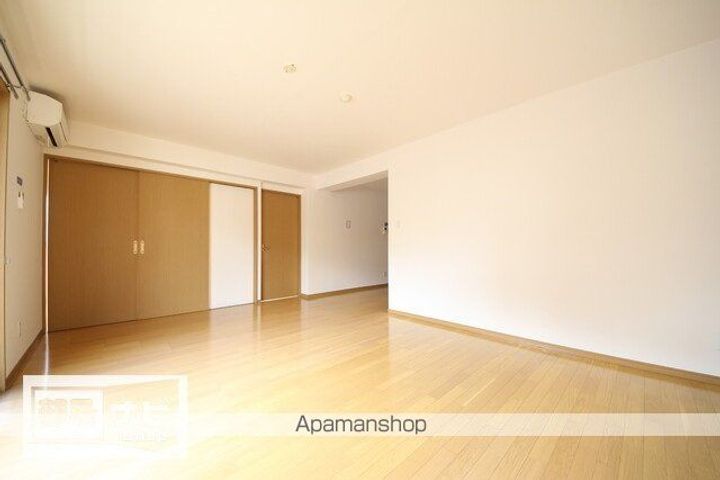 ボヌールレジデンスB102の居間