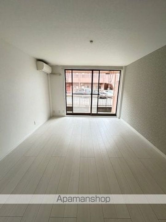 東京都青梅市新町2丁目の賃貸マンションの居間