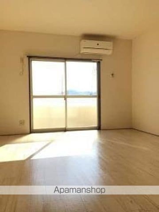 サンパレス只上の居間