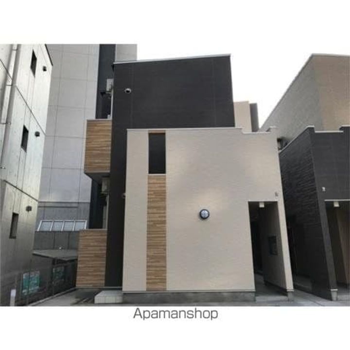 ロイヤルクレスト八熊101号室の外観