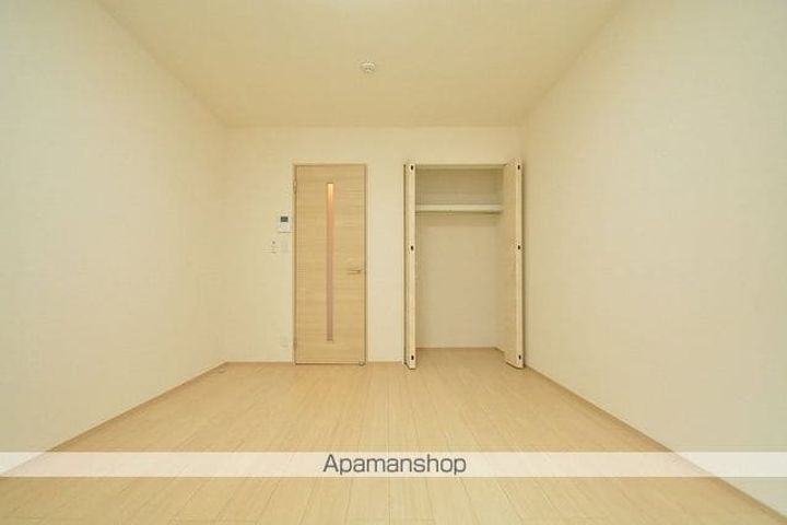 グリュックスハイム萩野町の居間