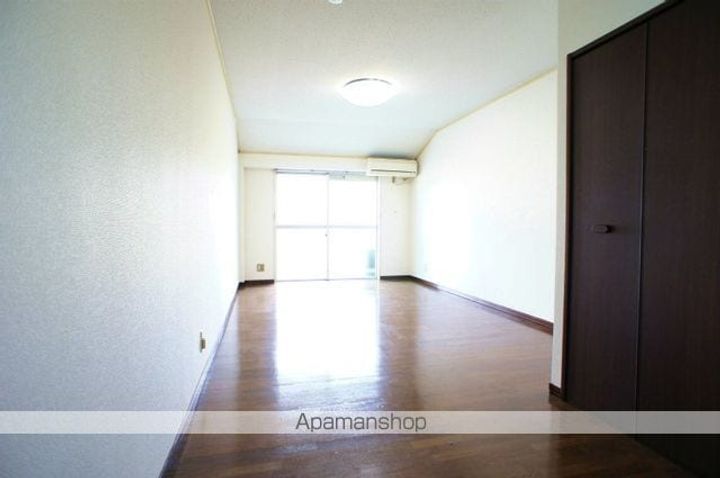 エトランゼ4の居間