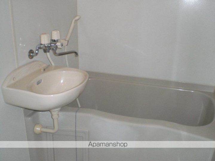 レオパレスプラド岩塚101の風呂