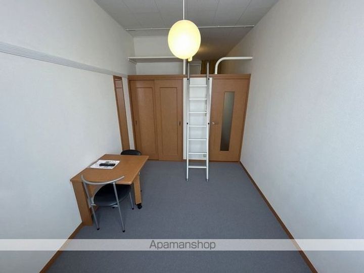 レオパレスAKANEの居間