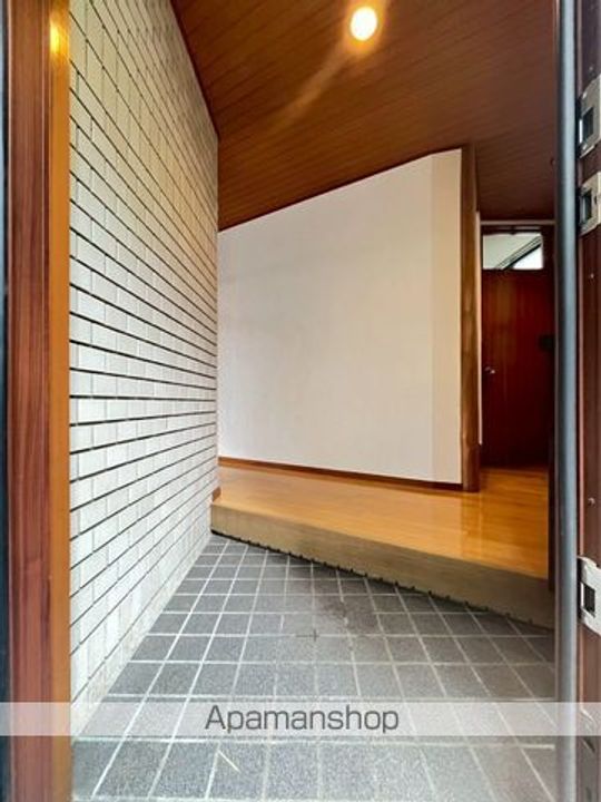 東京都日野市南平2丁目(一戸建)の賃貸物件の玄関