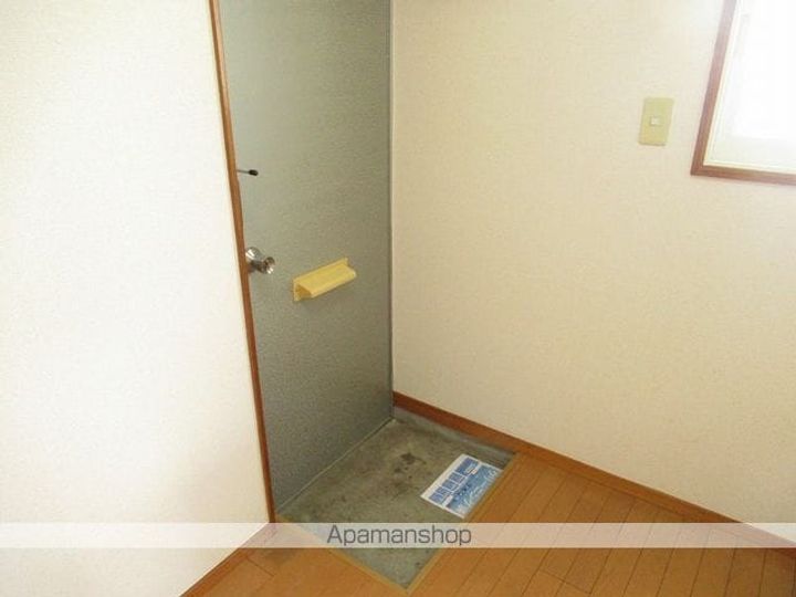 コーポ東香202の玄関