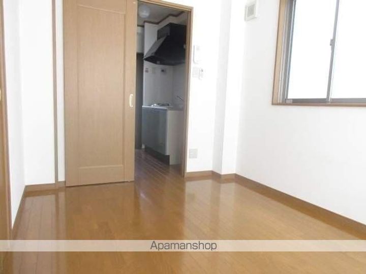 東京都杉並区高円寺南1丁目の賃貸マンションの居間