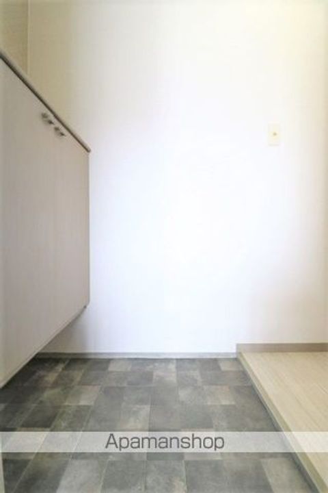 岡山県岡山市北区今保の賃貸アパートの玄関