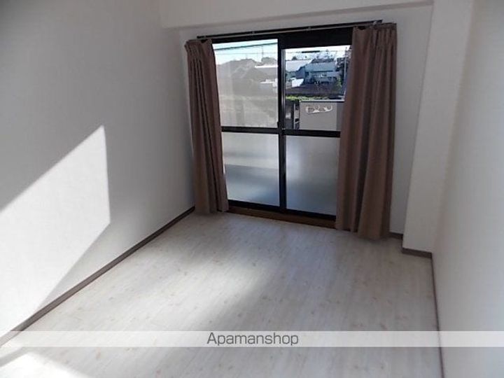 愛知県丹羽郡扶桑町大字高雄字中海道の賃貸マンションの内装