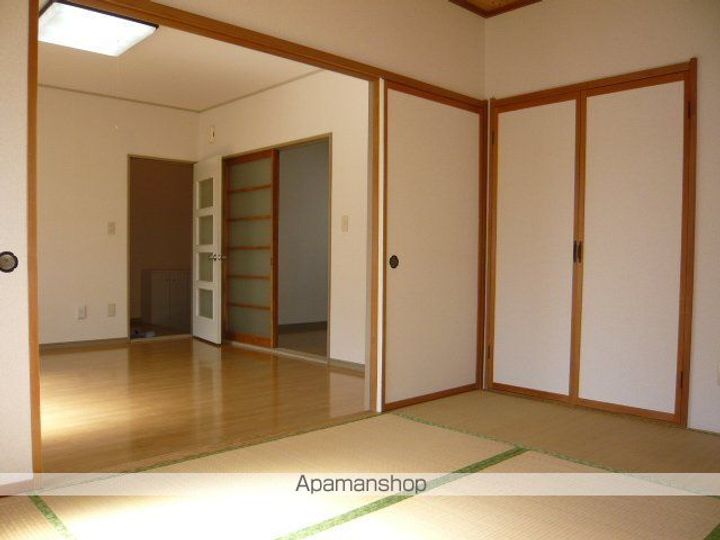 青森県八戸市長根1丁目の賃貸アパート3の内装