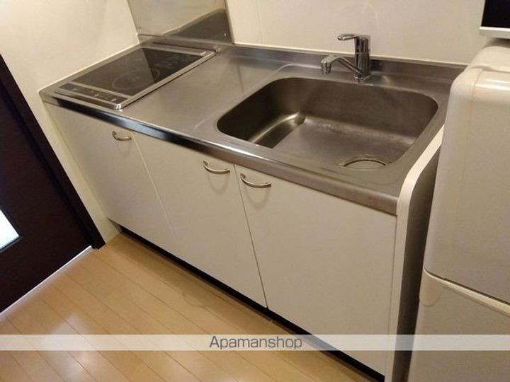 香川県観音寺市出作町の賃貸アパートのキッチン