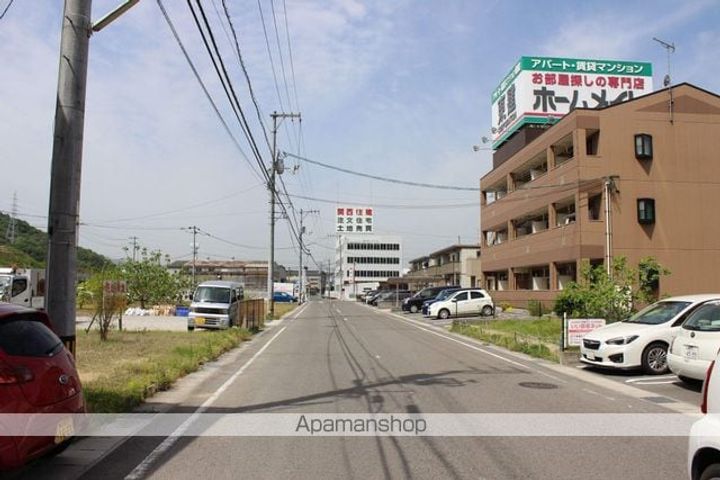 コンフォーティアBの周辺