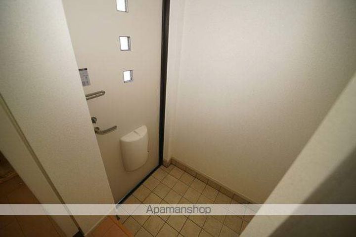 イセ ソラージュⅡの玄関