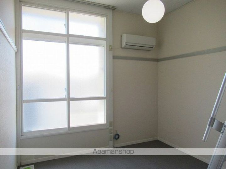 パークサイド室小路201の居間