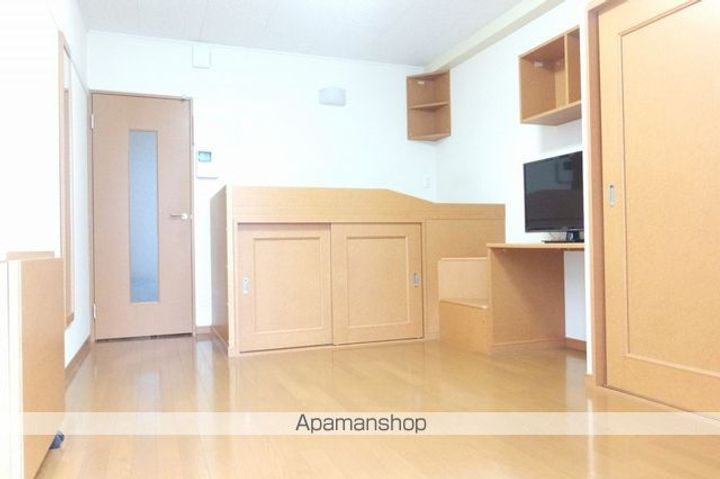 レオパレスピュアザハート203の居間