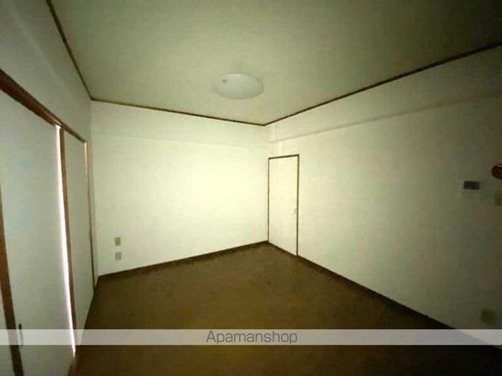 香川県高松市茜町の賃貸マンションの居間