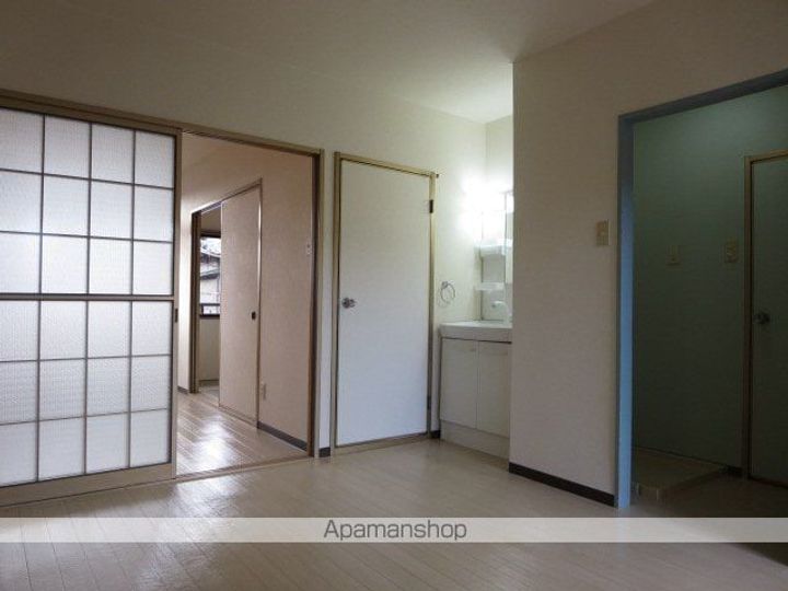 クレール有明A棟203の居間