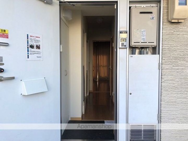 レオパレスグローリー207の玄関