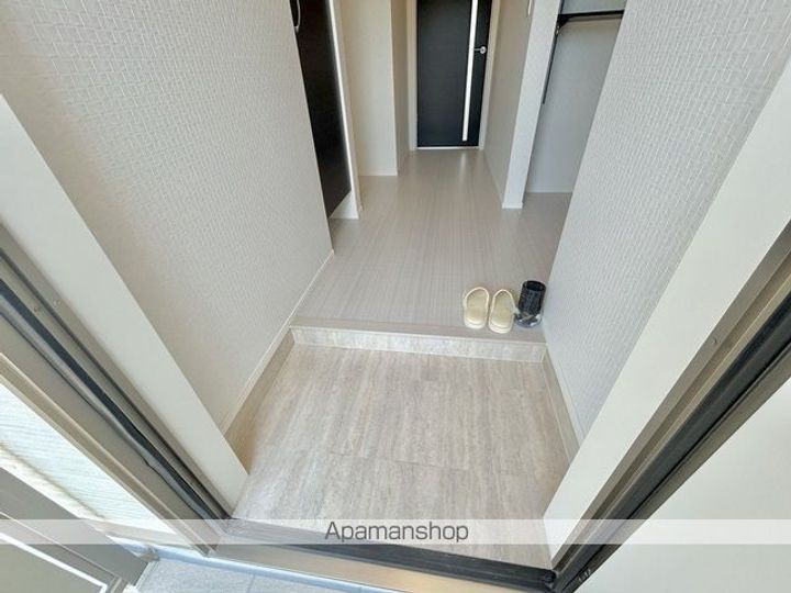 滋賀県東近江市小脇町の賃貸アパートの玄関