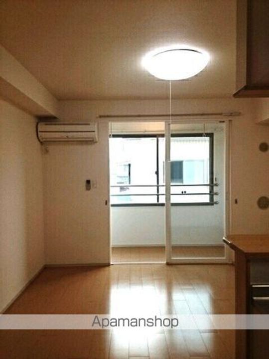 福井県坂井市春江町江留上緑の賃貸アパートの居間