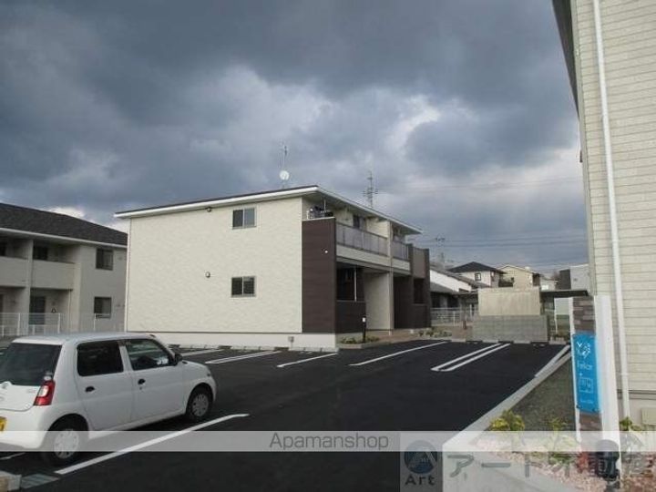 愛媛県東温市志津川南4丁目の賃貸アパートの外観