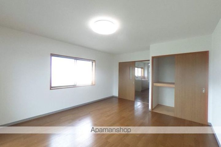 ガーデンハイツいちのみやの居間