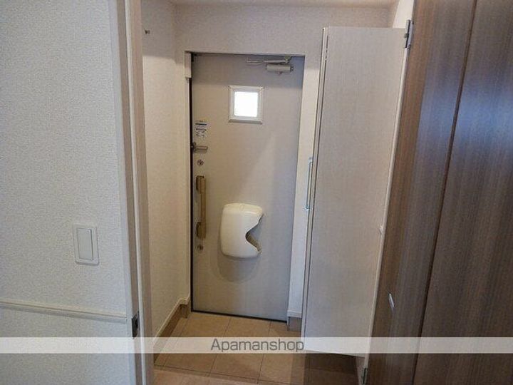 ヒカルサ甲府国母 イーストの玄関