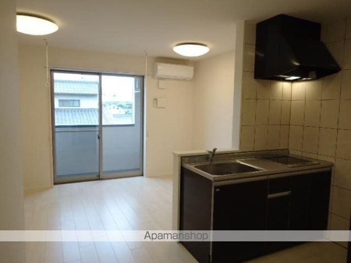 パープルオリエンテの居間