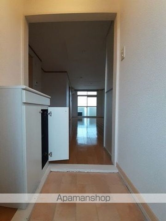 長野県松本市大字原の賃貸アパート203の玄関